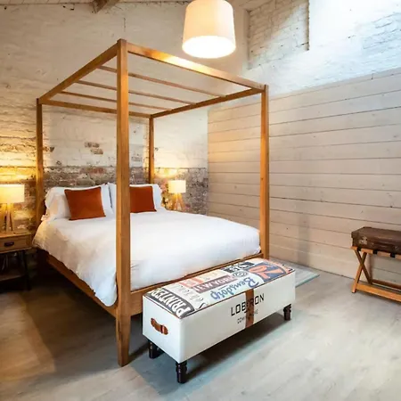 Luxurious Bellingham Castle Vila
